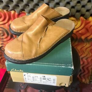 Clark’s crystal tan women’s Clog flat mule 9M
